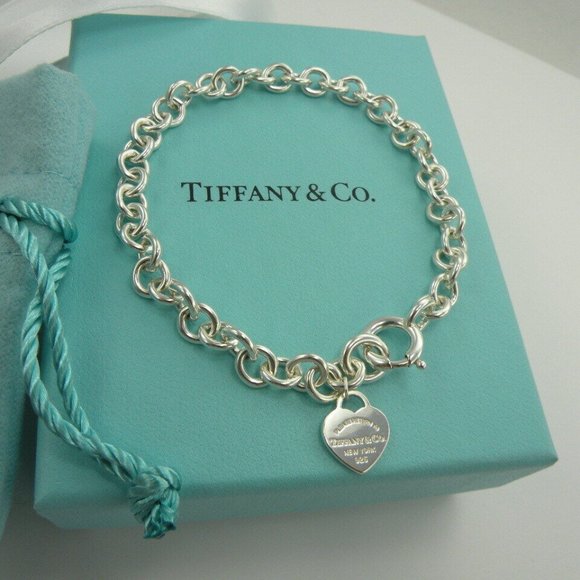 NEW Return To Tiffany & Co Mini Heart Link Bracelet 7 1/2" long Sterling
Silver - Picture 1 of 13